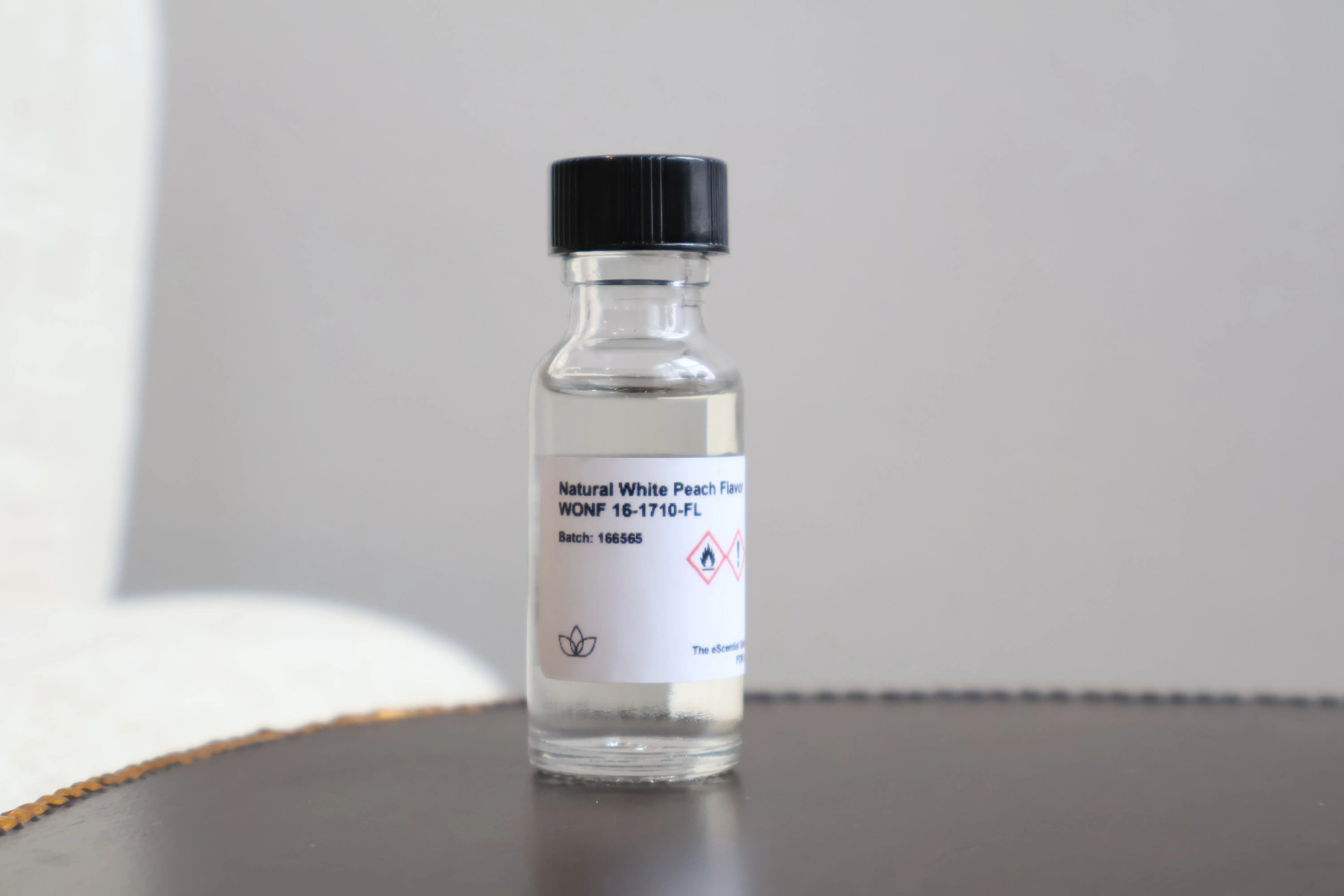 Natural White Peach Flavor Escential Group