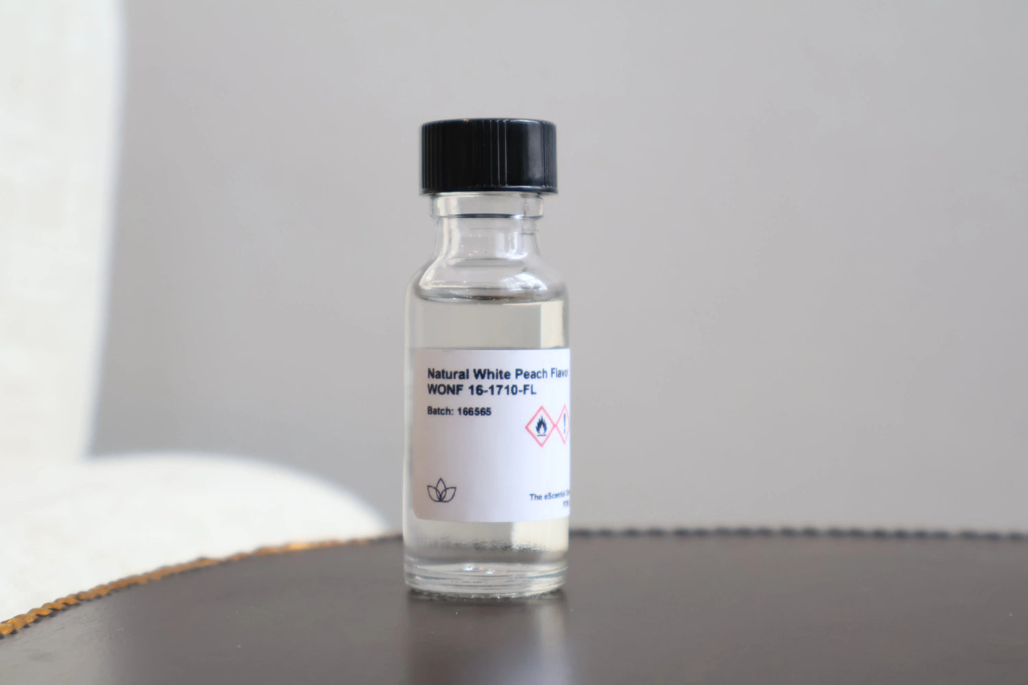 Natural White Peach Flavor Escential Group